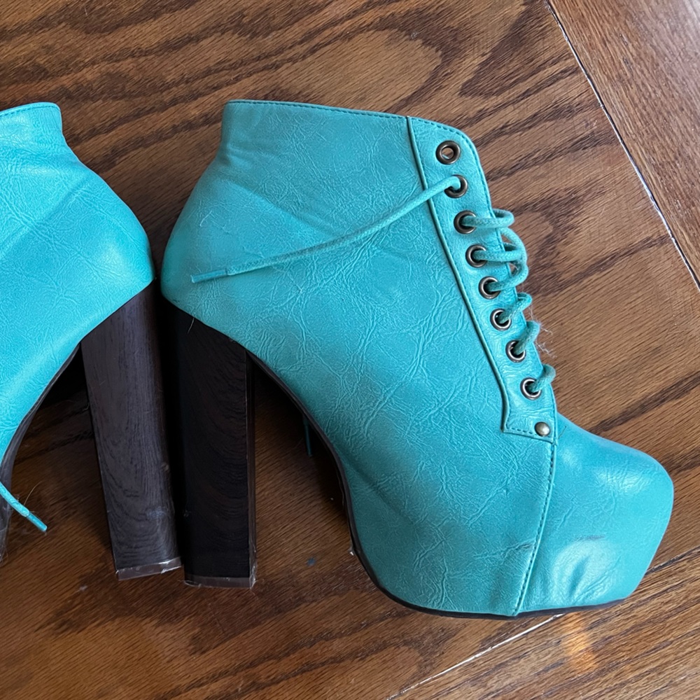 Platform bootie